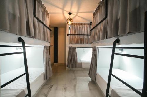 Qantic Lodging & Rooftop, Медельин (фото 11)