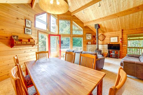 Hot Tub, 1 Mi to Beach: 12-Acre Fort Bragg Cabin! in Cleone (CA)