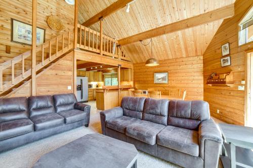 Hot Tub, 1 Mi to Beach: 12-Acre Fort Bragg Cabin! in Cleone (CA)