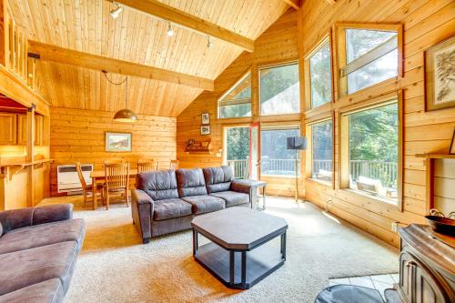 Hot Tub, 1 Mi to Beach: 12-Acre Fort Bragg Cabin! in Cleone (CA)