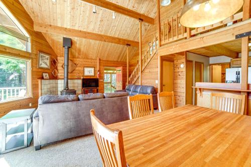 Hot Tub, 1 Mi to Beach: 12-Acre Fort Bragg Cabin! in Cleone (CA)