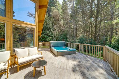 Hot Tub, 1 Mi to Beach: 12-Acre Fort Bragg Cabin! in Cleone (CA)