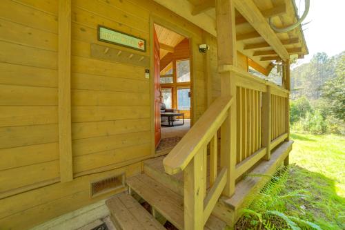 Hot Tub, 1 Mi to Beach: 12-Acre Fort Bragg Cabin! in Cleone (CA)
