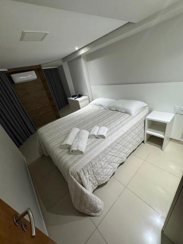 One-Bedroom Apartment image 4