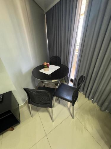 One-Bedroom Apartment image 2