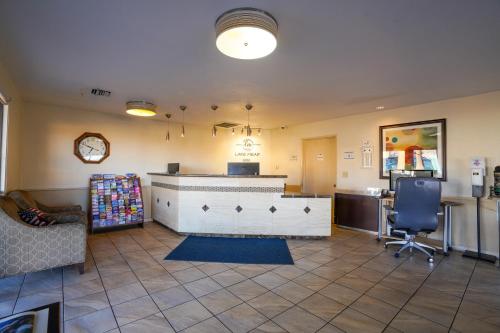 Quality Inn - image 13