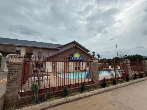 Úszómedence, Days Inn by Wyndham Navasota in Navasota (TX)