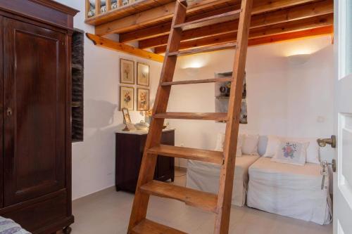 Traditional two floor house 75m2, Andros (foto 7)