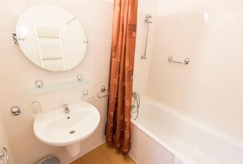 2 bedrooms, 2 beds