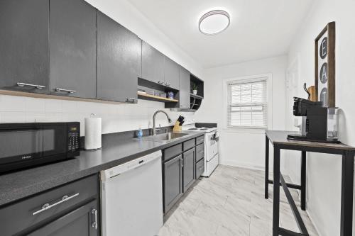Stylish Louisville Apt Near Downtown & Parking detail