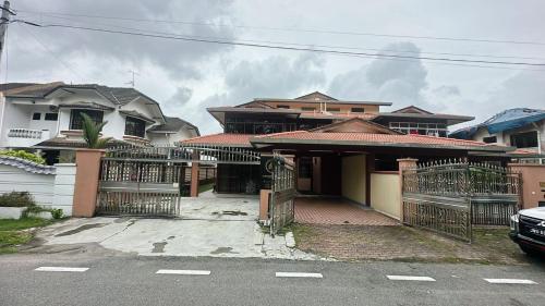 B04 Modern Deluxe Homestay