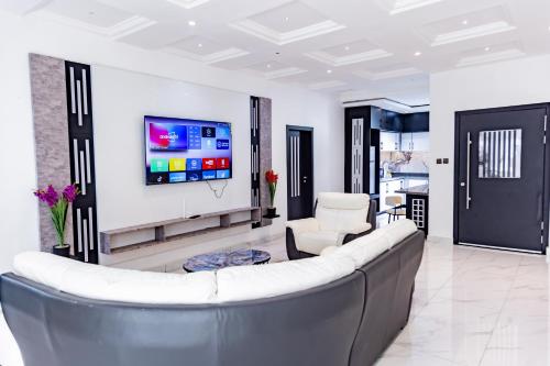 Pinorich Hotel in บัวอา