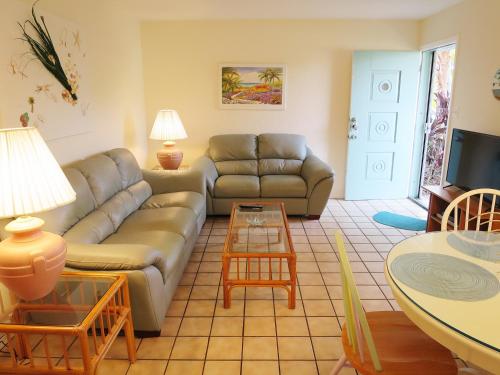 Sand Dollar Beach Side Villa thumb 4