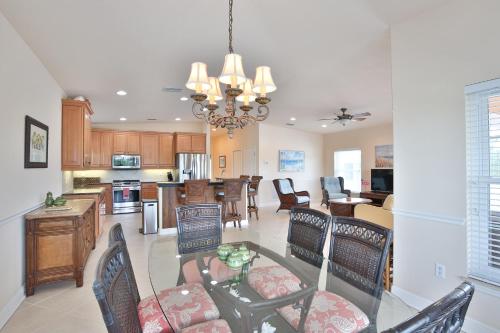 Hibiscus Hideaway B - Top Floor Unit