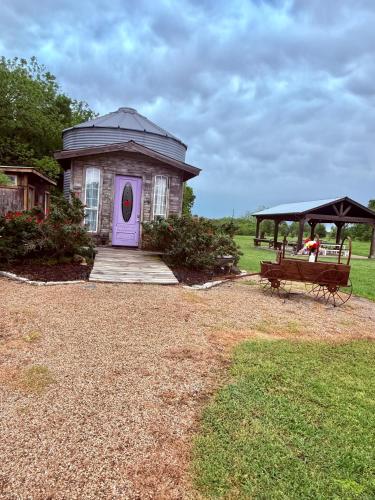 Instalações, Savannah's Meadow in Vila Verde (TX)