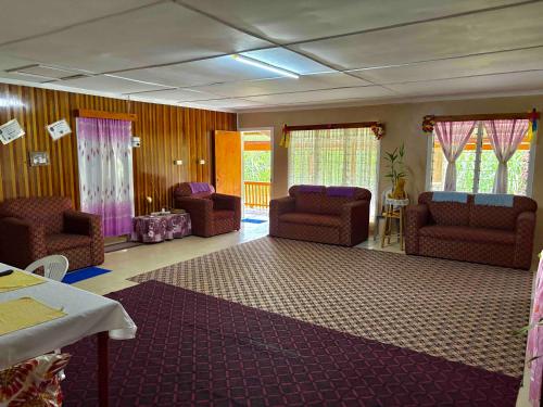 JayDees Home Retreats Homestay in Metei