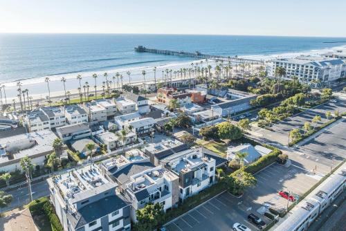 Ocean View Roof Deck - Walk to the Beach & Pier