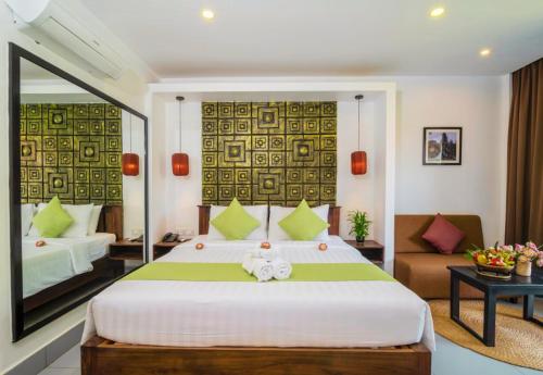 Double Room with Garden View image 10