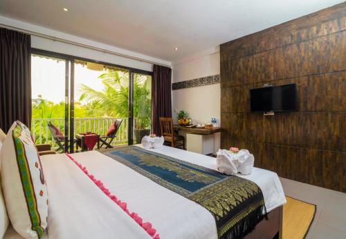 Double Room with Garden View image 8