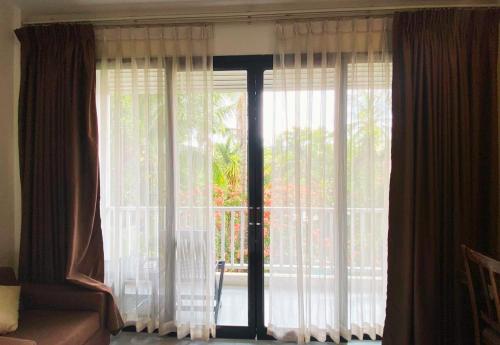 Deluxe Twin Room image 9