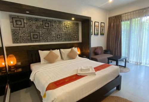 Double Room with Pool View image 3