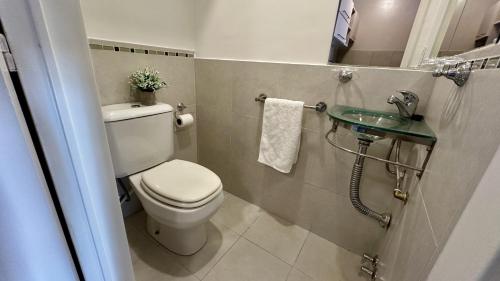 One-Bedroom Apartment image 1