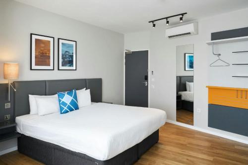 Chambre double, large