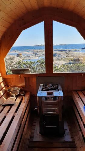 Unwind on your private island in the Baltic Sea in 歌比