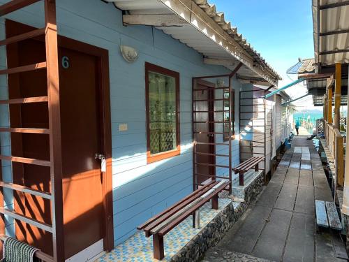 Koh Chang Baanrimtalay Room Type - Triple Room with Bathroom