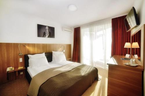 Double Room image 2