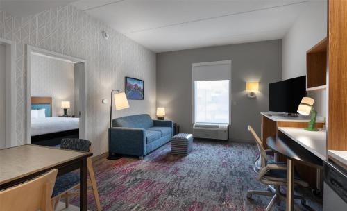 One-Bedroom King Suite - Non-Smoking