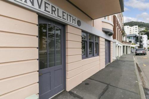 Historical 2 beds apartment with Harbour Views in OBay in Oriental Parade