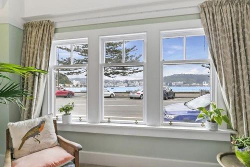 Historical 2 beds apartment with Harbour Views in OBay in Oriental Parade