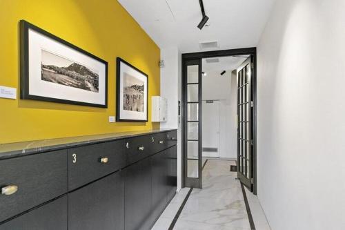 Historical 2 beds apartment with Harbour Views in OBay in Oriental Parade