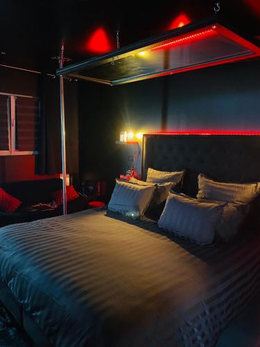 Love room Spa nuits secrètes (Love room Spa nuits secretes) in Ecuires