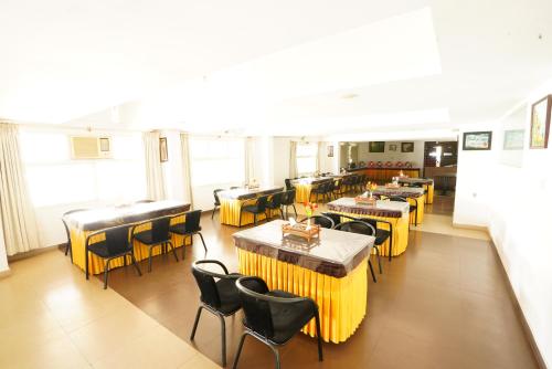 Restaurant, Hotel Grand Bee , Yeshwanthpur Junction near Yashwanthpur Railway Station