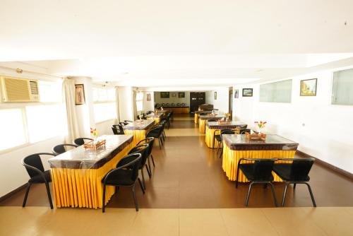 Restaurant, Hotel Grand Bee , Yeshwanthpur Junction near Yashwanthpur Railway Station