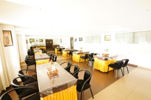 Restaurant, Hotel Grand Bee , Yeshwanthpur Junction near Yashwanthpur Railway Station