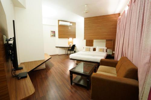 Hotel Grand Bee , Yeshwanthpur Junction near Yashwanthpur Railway Station