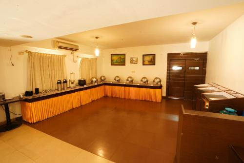 Food and beverages, Hotel Grand Bee , Yeshwanthpur Junction near Yashwanthpur Railway Station