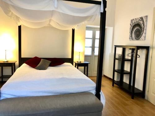  Villa Maghetti - modernized flat in historic palazzo in the center of Luino in Luino