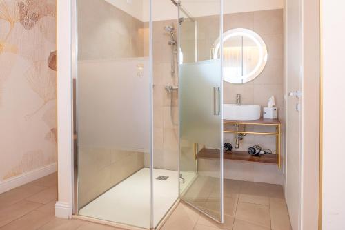 Double Room image 7