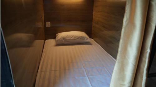 Single Bed in Dormitory Room image 1