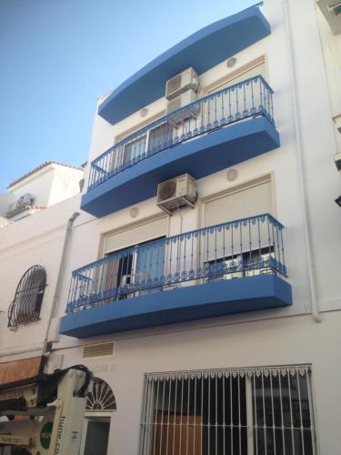 Two-Bedroom Apartment with Street View ( 5 Adults) image 1