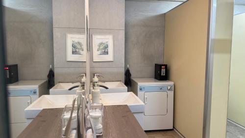 Triple Room with Shared Bathroom image 7