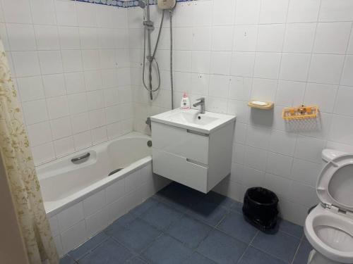 room detail thumbnail 2