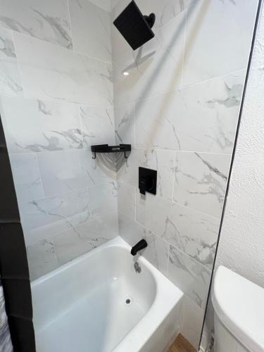SLEEK LUXE GEM DownTown Dallas 2Bd 2Ba in Dallas, USA