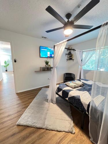 SLEEK LUXE GEM DownTown Dallas 2Bd 2Ba in Dallas, USA