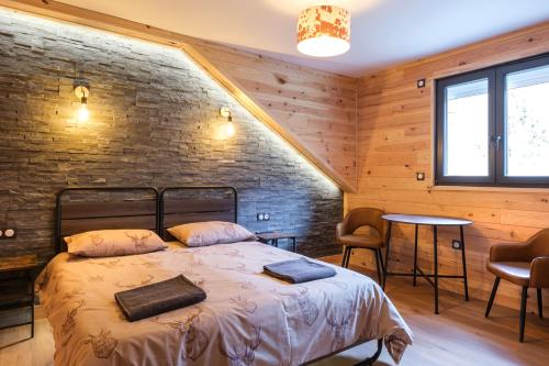 2 twin beds