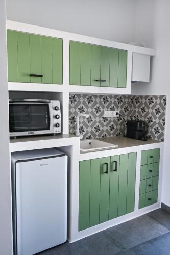 The Friend's House Milos in ตริพิตี